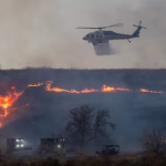 洛杉矶两场大火尚未扑灭，北部新野火迅速蔓延